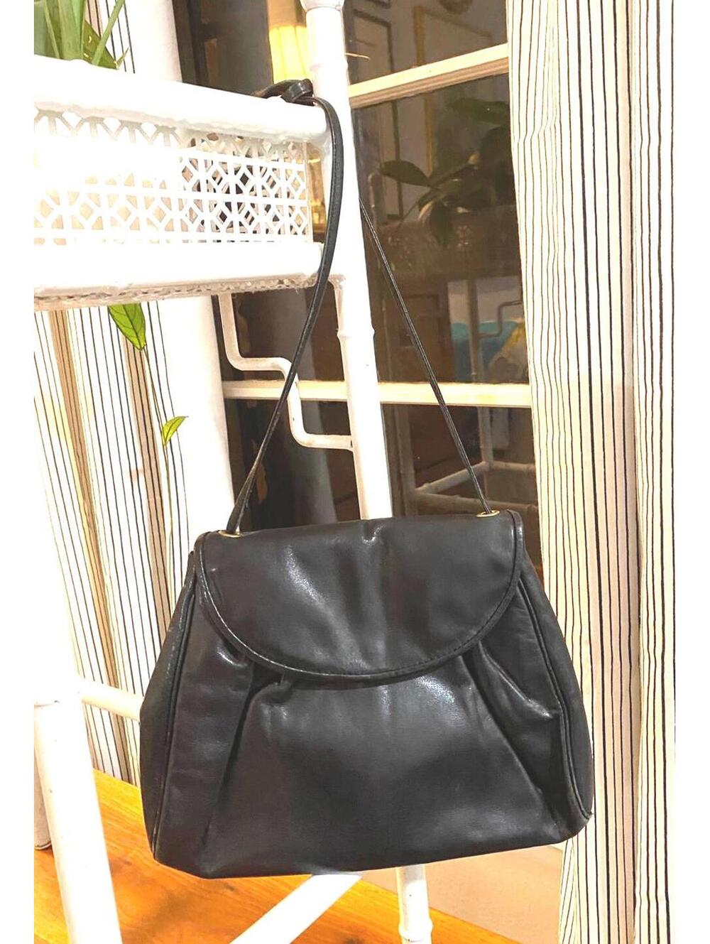 Vintage 9 West Collection Crossbody / Black Leather /  Pleats / Precious!